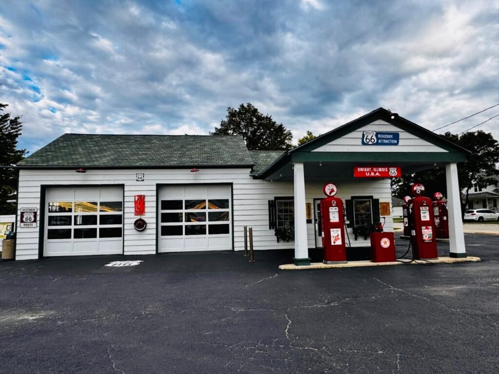 Fachada do Ambler's Texaco Station em Dwight, Ilinois