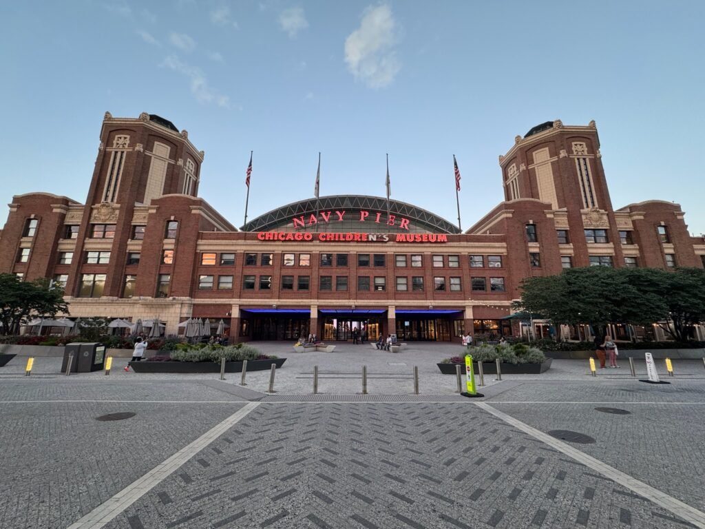 Fachada do Navy Pier em Chicago, IL