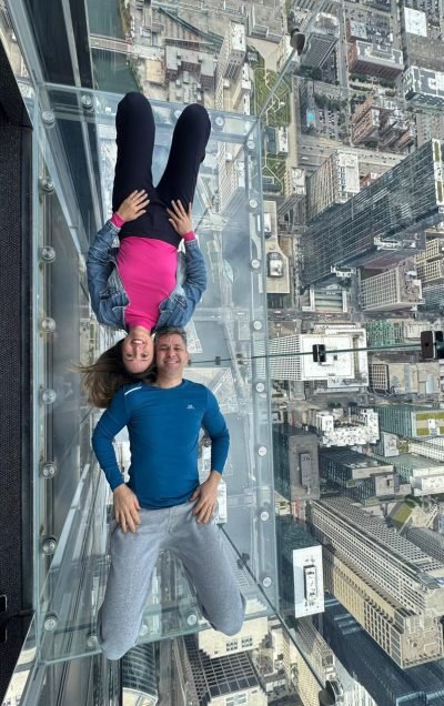 Ebert e Luciana no Sky Deck da Willis Tower em Chicago, IL
