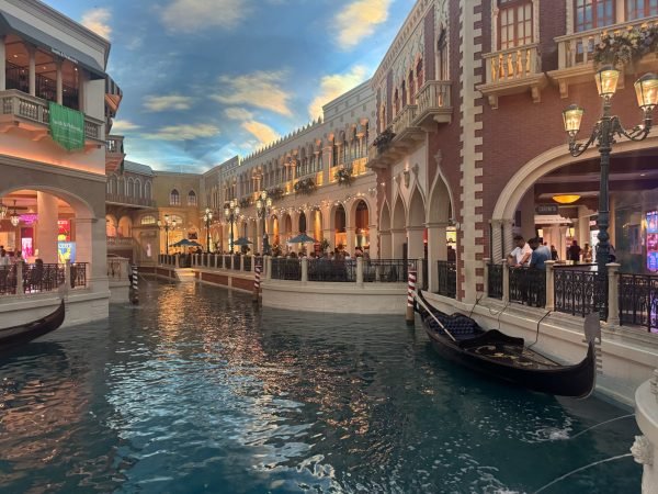 Réplica de um canal de Veneza no hotel The Venetian