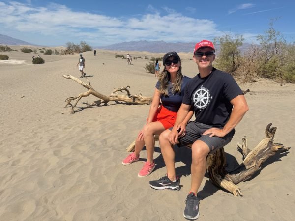 Luciana e Ebert na Mesquite Flat Sand Dunes, uma área de dunas no Death Valley National Park