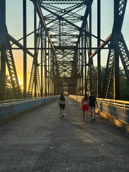 Old Chain of Rocks Bridge ao pôr do sol, em St. Louis, atração da Route 66