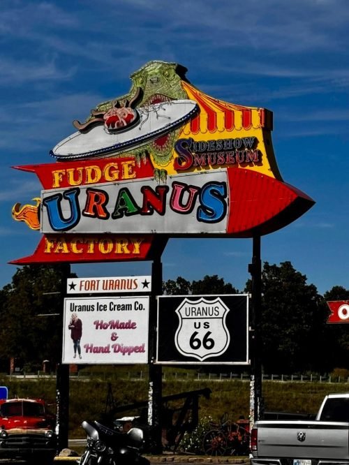 Fachada da Uranus Fudge Factory and General Store em Uranus, Missouri